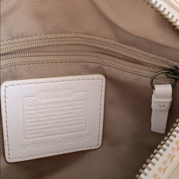 Authentic Coach Signature Purse - Picture 7 of 9